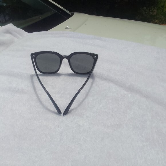 Best-selling stylish luxury well-done sunglass for him/her brand new main image 7